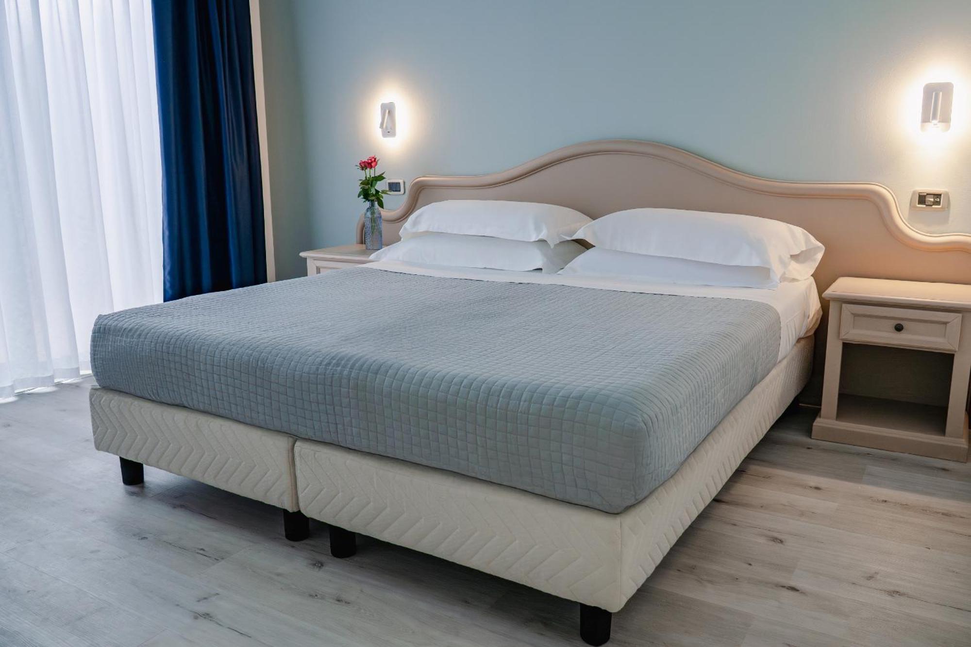 Ahg Riva Del Sole Hotel - Adults Only Moniga del Garda Exterior photo