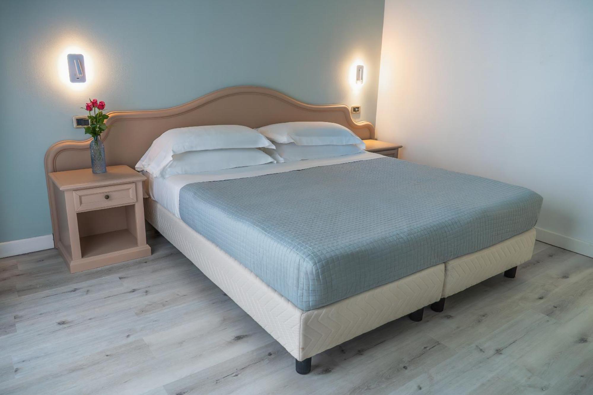 Ahg Riva Del Sole Hotel - Adults Only Moniga del Garda Exterior photo